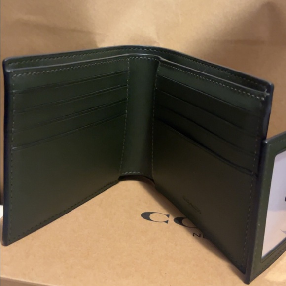 Coach Mens 3 in 1 Wallet in Camo print...Retail $178 - Picture 5 of 7